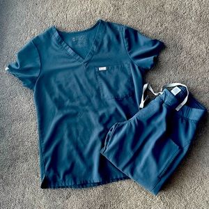 Dark harbor figs scrubs